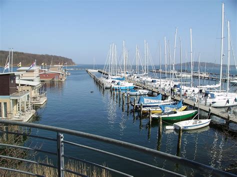 Time difference between lauterbach and other cities. inselreport.de: Der Hafen Lauterbach (54° 21 ' N 013° 30 ' E)