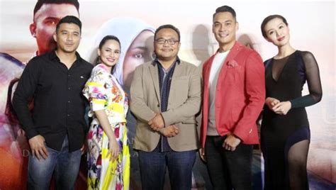 Saksikan kisah cinta bersegi antara irwansyah janna nick, izara aishah dan juga adi putra dalam drama dia bermula 14 oktober. Izara Aishah Menangis Habis Air Mata - Hiburan | mStar