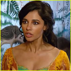 Princess Jasmine Gets Charmed By Aladdin In New Tv Spot For Aladdin Live Action Movie