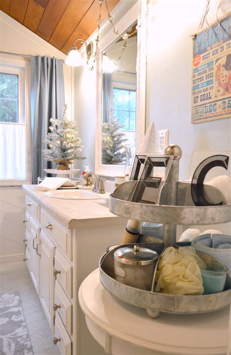 But what about decorating the bathroom wall with artwork ? 40 Most Popular Bathroom Chirstmas Decoration Ideas ...