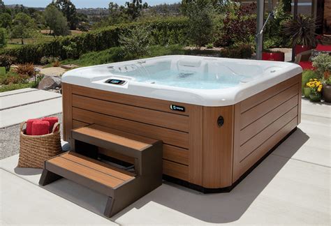 Sovereign 6 Person Hot Tub Ultra Modern Pool And Patio