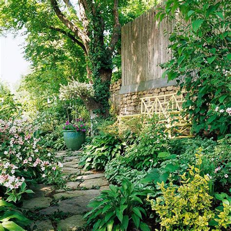 Side yards are probably one of the most neglected spaces in the house. New Home Interior Design: Smart Side-Yard Solutions