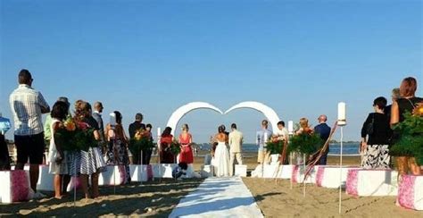 Matrimoni, da giugno 2021 banchetti all'aperto e buffet ...