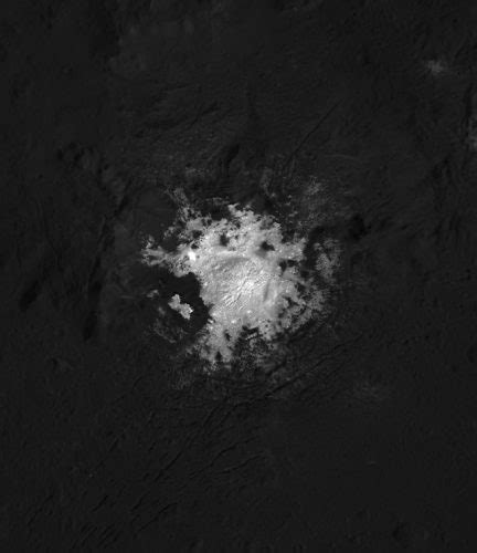 New Photos Of Occator Crater On The Dwarf Planet Ceres While The Dawn Space Probe Is Going