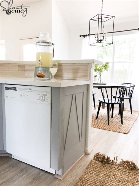 Here are some easy low cost methods to giving those old cabinets a new look. Add a custom look to builder grade cabinets | Farmhouse ...