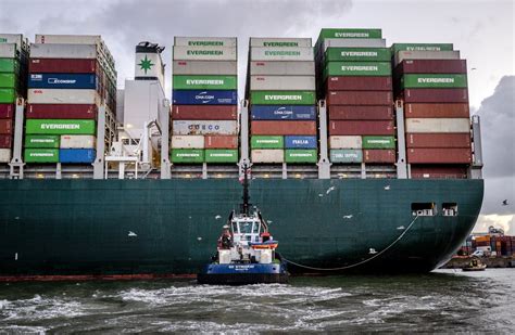 Foto Spectaculos Uriașa Navă Cargo Care A Blocat Canalul Suez A Ajuns în Portul Rotterdam