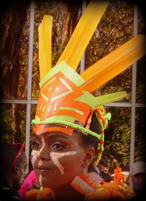 Le carnaval martinique est un événement populaire et riche en couleurs qui se déroule sur l'île martiniquaise. Carnaval en Martinique : mariage burlesque et diable rouge ...