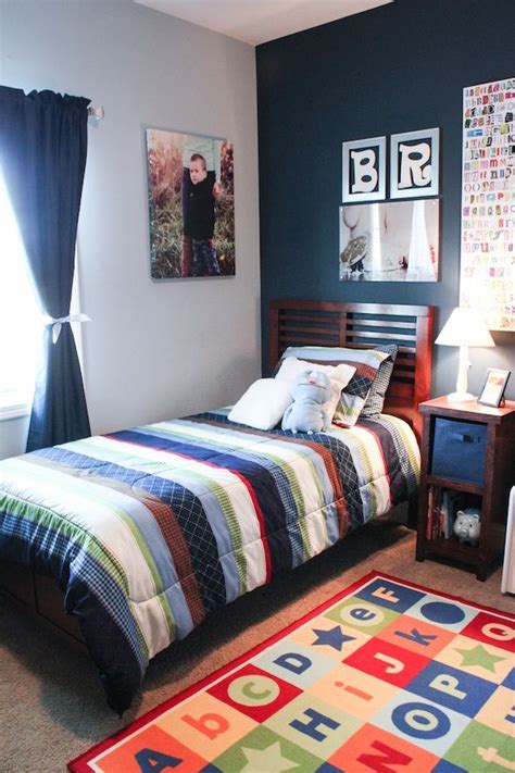 Blue seems to be a popular color for boys' rooms, but you can choose what you like or if your little boy can help, ask him to choose a color. Boys Room Decorating Ideas