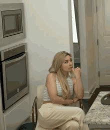 Alinity Kitchen Gif Alinity Kitchen Laughing Discover Share Gifs