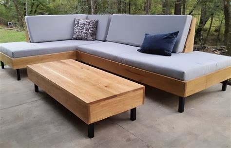 Si tiene habilidades mínimas para trabajar la madera y la herramienta adecuada, entonces esta tarea está a su alcance. Wooden Outdoor Couch - Aumondeduvin.com