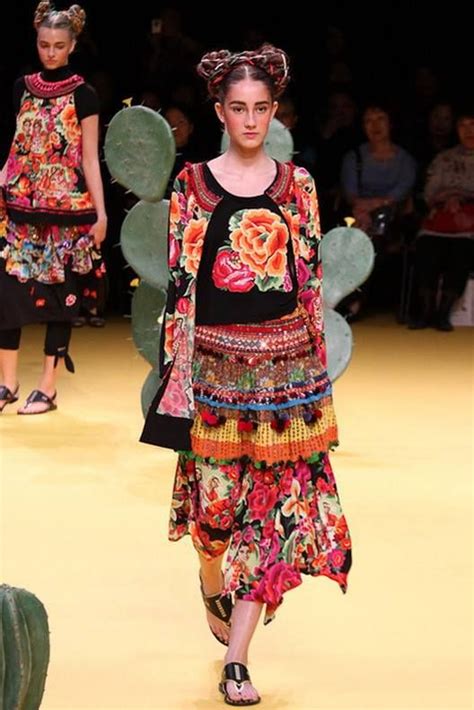 Pin By Preda On Embroidery Art And Fashion Mexican Fashion Mexico