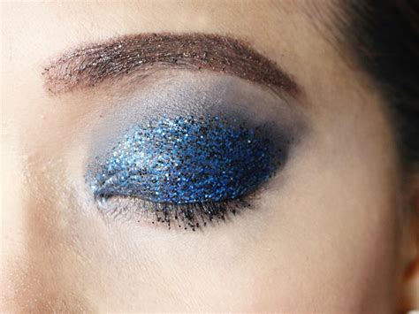 The less you apply and the more you blend, the lighter the wash of color. 3 Ways to Apply Glitter Eye Makeup - wikiHow