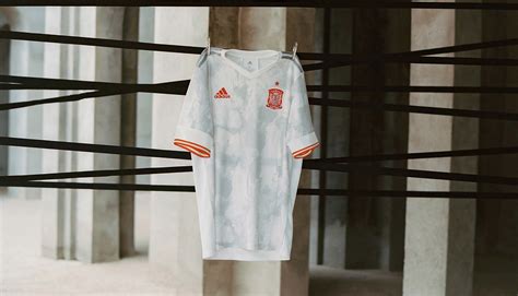 In het estadio algarve neemt nederland het ter voorbereiding op het ek op tegen schotland. Spanje uitshirt 2021-2022 - Voetbalshirts.com
