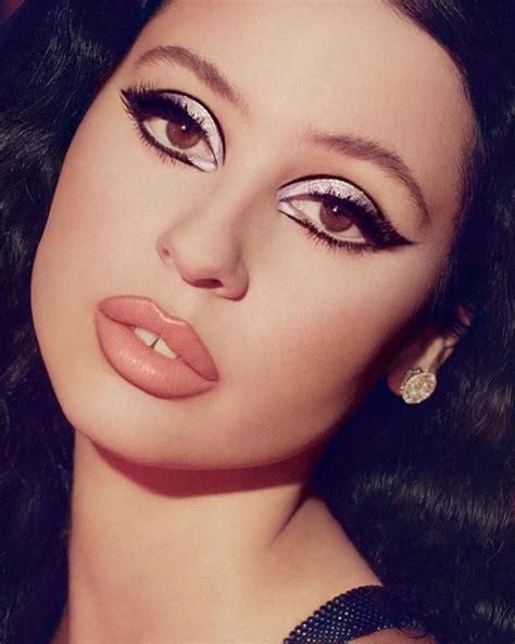 Pin By Mrpinkfox On Women In 2020 Celebrity Makeup Looks Editorial Makeup Eye Makeup