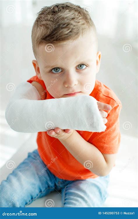 Little Boy With A Broken Arm Stock Image Image Of Emotions