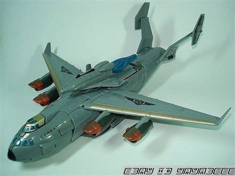 Welcome to the transformers at the moon news desk. Transformers 3 - Autobot Aircraft toy spotted, carries ...