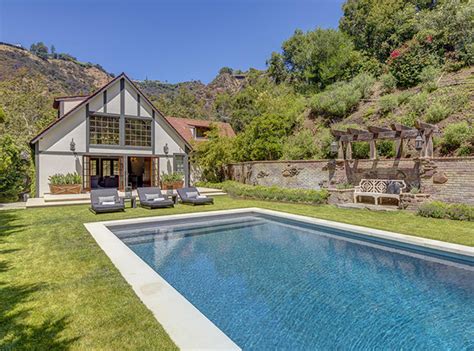 See Where Reese Witherspoon Used To Live House And Home