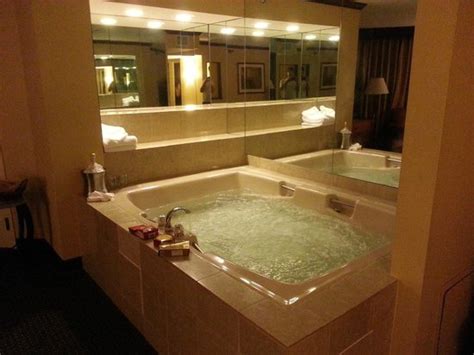 Saint louis hot tub hotels & motels. Huge Whirlpool tub: fotografía de Hilton Minneapolis/St ...