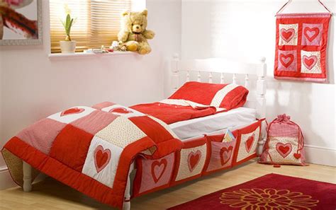 Fall In Love With 15 Heart Themed Bedroom Designs Home Design Lover