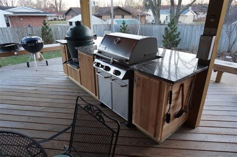 The 22 inch diameter grill bowl is easy to clean and ceramic coated to prevent rust. My Grills | Seared and Smoked