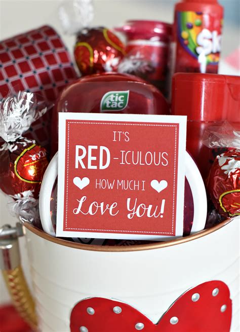 Diy valentine gift idea for boyfriend & girlfriend. Cute Valentine's Day Gift Idea: RED-iculous Basket
