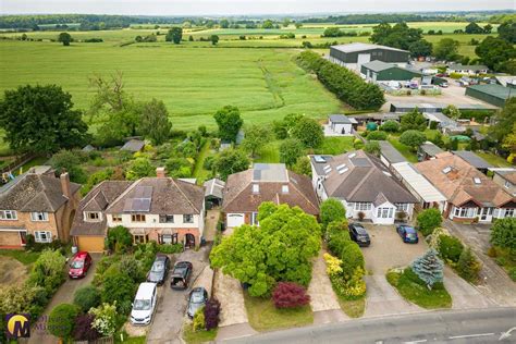 Widford Road Hunsdon 5 Bed Detached House £875000