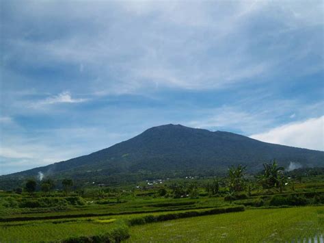 Gunung merapi padang memiliki tinggi 2.891 mdpl. Ubi.Goreng.Abuih: Gunung Merapi dari Padang Panjang