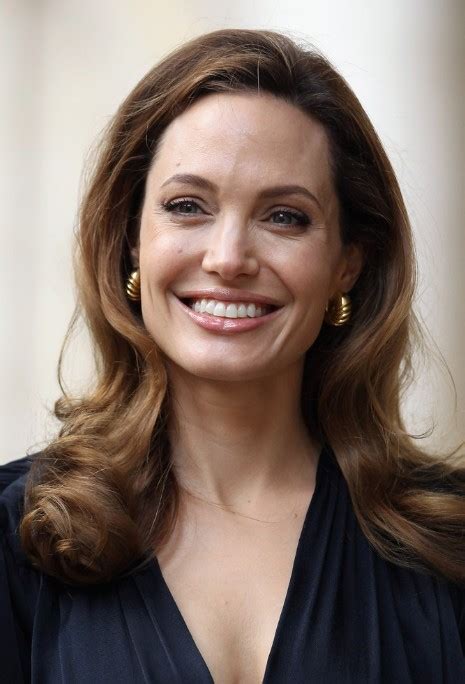 Angelina Jolie Layered Long Hairstyle Long Wavy Hair Style
