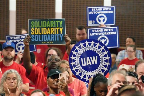 Uaw Expands Strike Calling 7000 More Ford Gm Workers To Picket Lines