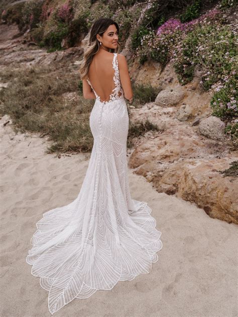 Elegant Lace Back Wedding Dresses