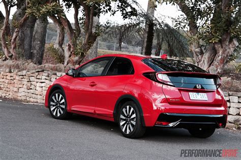 6 honda civic from aed 3,000. 2015 Honda Civic VTi-L hatch review (video) | PerformanceDrive