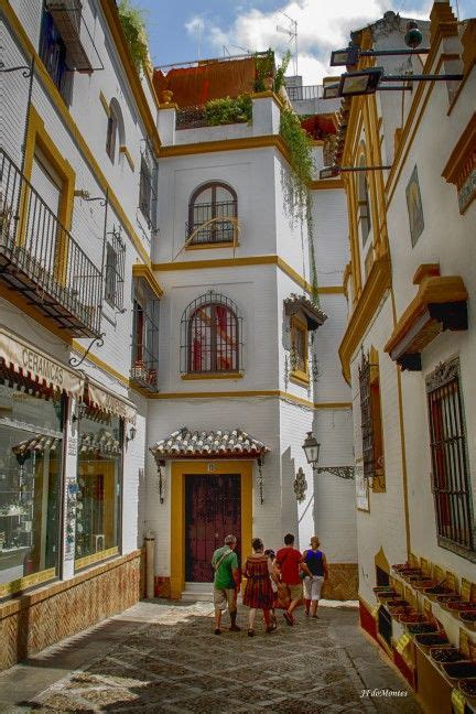 How many rooms does las casas de la juderia have? Casco antiguo de Sevilla La Juderia. en 2019 | Sevilla ...