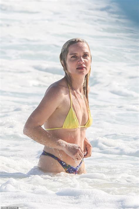 Hunter Biden S Wife Melissa Cohen 35 Flaunts Her Toned Body On A