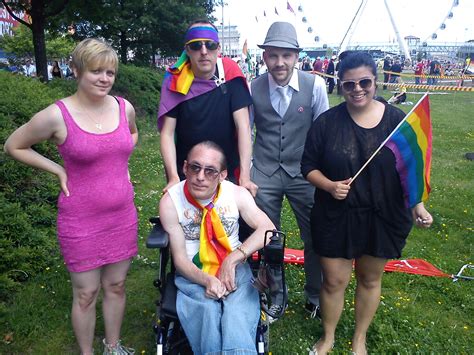 Vänsterpartiet (v) är ett svenskt socialistiskt och feministiskt parti på ekologisk grund. HBTQ-festivalen | Vänsterpartiet Göteborg