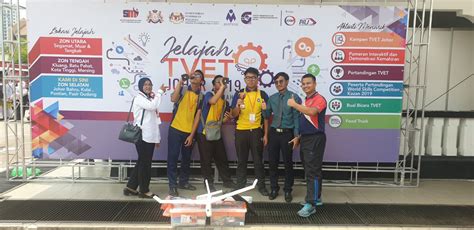 Majlis yang ringkas dan sederhana ini diadakan di dewan sri damai utama dengan kehadiran guru dan staf yang diraikan. SMK TAMAN NUSA DAMAI