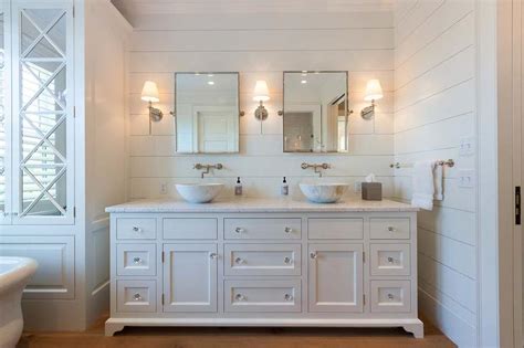 With bathroom sconces becoming more popular from time to time, we think it's about time to shed some light on these beauties. Ensuite Reno: Wall Sconces - DIY Decorator