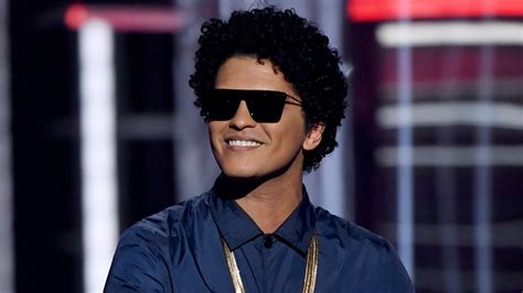 The Real Meaning Behind Uptown Funk By Bruno Mars 2022