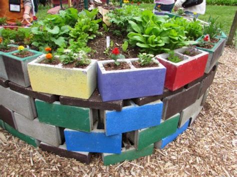 Get Enchanting Atmosphere with Awesome Cinder Block Garden Ideas