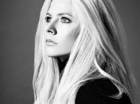 Avril Lavigne Is Back Releases First New Music In Five Years “head Above Water” Available Now
