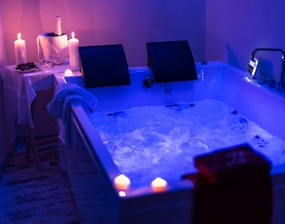 Su habitación suite junior cuenta con jacuzzi privado. Hoteles Rurales con Jacuzzi privado en la habitación en ...