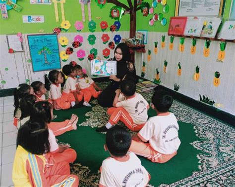 Meningkatkan Bahasa Ekspresif Anak Menggunakan Media Buku Cerita