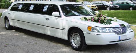 Filelincoln Town Car Limousine Wedding Car