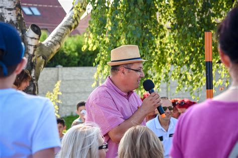 Ekkor pünkösdi király és királyné párost a kíséretével jelenítettek meg, de volt, ahol lakodalmi menetet menyasszonnyal és vőlegénnyel. Éjszakába nyúló utcabállal zárult a 7. Pünkösdi ...