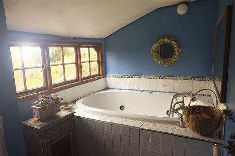 Hgtv has inspirational pictures and expert tips on copper bathtub design ideas in a variety of in addition, their natural patina and handcrafted quality allows for greater variety in copper bathtub. Picture | Corner bathtub, Bathtub, Clawfoot bathtub