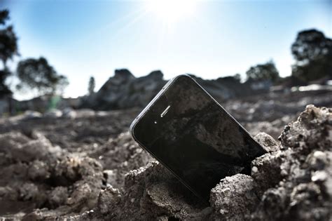 How To Recover A Lost Cell Phone While Traveling Abroad