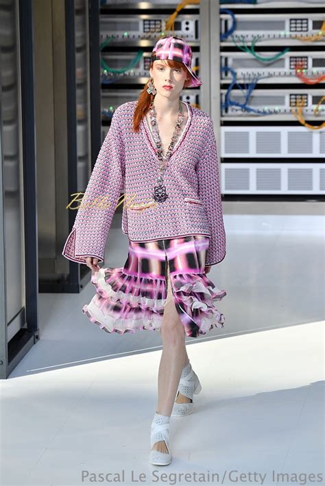 Paris Fashion Week Ss17 Watch The Chanel Runway Show