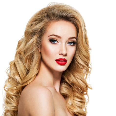 Honey blonde is the perfect balance of a rich, light brown and a bright and vibrant blonde. Honey blonde: Know more about this gorgeous hair color