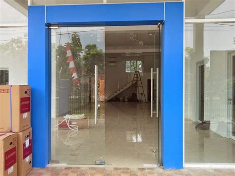 Tujuan dari perkuatan atau tempering kaca ini agar dapat dipergunakan di area yang butuh perlindungan extra. Top Konsep Nama Pintu Kaca