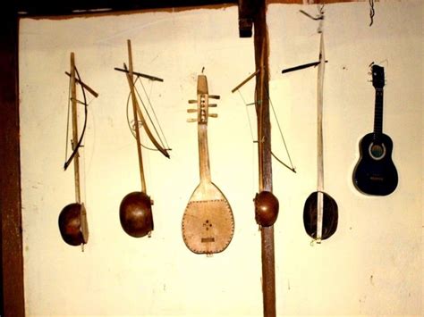 Yang mana alat musik tiup ini terbuat dari bambu tipis atau talang (schizostachyum brachycladum kurz). Mengenal Sato, Alat Musik Tradisional dari Labu Hutan ...