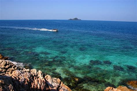 Ciri khas dari kawasan ini adalah dunia bawah lautnya yang cukup mengesankan. 12 Pulau Menarik Di Malaysia Yang Tak Popular. Tapi Cantik!